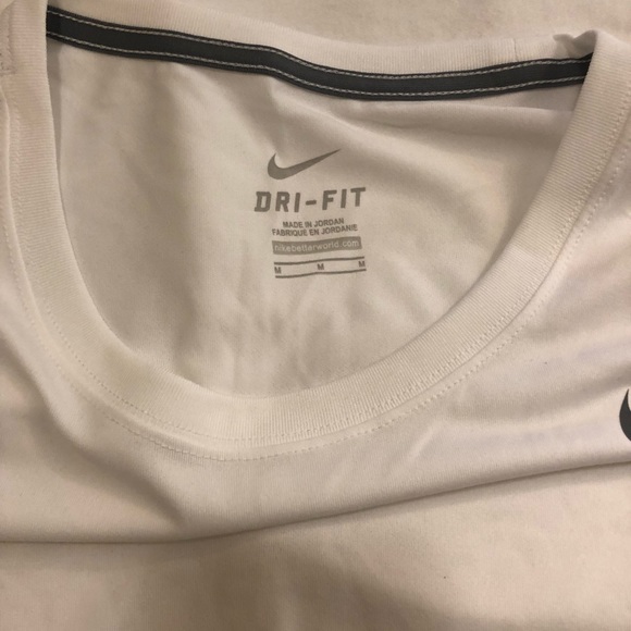Woman’s Nike dry fit - Picture 2 of 5